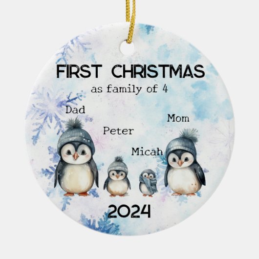 Gepersonaliseerde Eerste Kerstmis als een Familie  Keramisch Ornament (Voorkant)