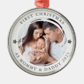 Gepersonaliseerde Eerste Kerstmis als Ouders Foto Metalen Ornament (Voorkant)