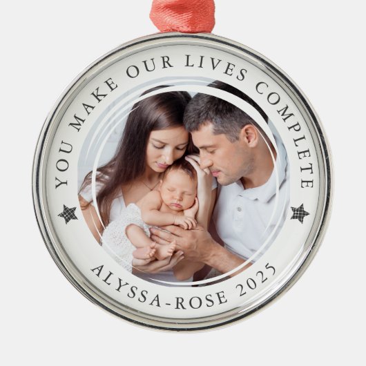 Gepersonaliseerde Eerste Kerstmis als Ouders Foto Metalen Ornament (Voorkant)