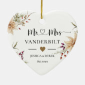 Gepersonaliseerde Eerste Kerstmis Getrouwd Keepsak Keramisch Ornament (Achterkant)