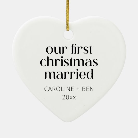 Gepersonaliseerde Eerste Kerstmis Getrouwd Minimaa Keramisch Ornament (Achterkant)