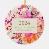 Gepersonaliseerde eerste Kerstmis Getrouwd Roze Bl Keramisch Ornament (Voorkant)