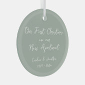 Gepersonaliseerde Eerste Kerstmis Nieuwe Apparteme Glas Ornament (Voorkant Rechts)