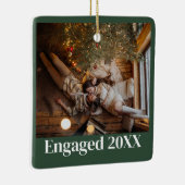 Gepersonaliseerde eerste Kerstmis verloofd paar gr Keramisch Ornament (Rechts)