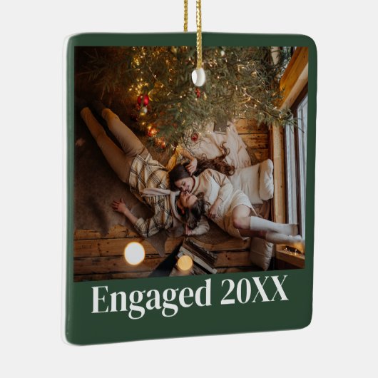 Gepersonaliseerde eerste Kerstmis verloofd paar gr Keramisch Ornament (Rechts)