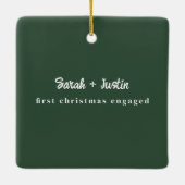 Gepersonaliseerde eerste Kerstmis verloofd paar gr Keramisch Ornament (Achterkant)