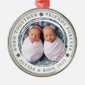 Gepersonaliseerde eerste kersttweeling foto metalen ornament (Voorkant)