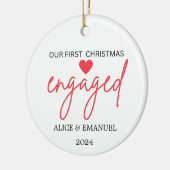Gepersonaliseerde Eerste Kerstverloofde Kerstmis Keramisch Ornament (Links)