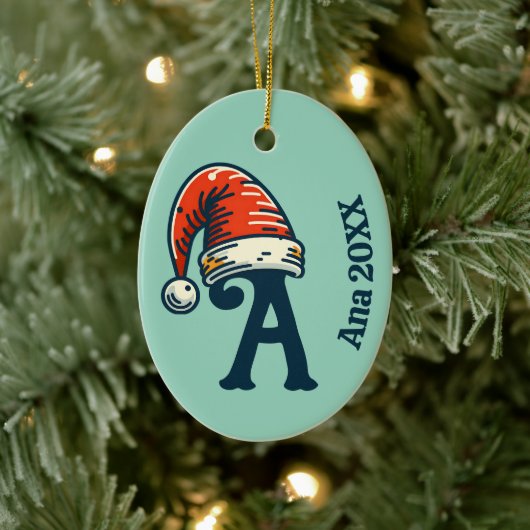 Gepersonaliseerde eerste letter naam en jaar Santa Keramisch Ornament (Boom)