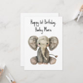 Gepersonaliseerde eerste verjaardag gevulde olifan kaart (Voorkant / Achterkant in situ)