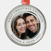 Gepersonaliseerde eerste verloofde kerstfoto metalen ornament (Voorkant)
