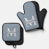 Gepersonaliseerde Elegant Dusty Blauw Monogram en Ovenwant & Pannenlap Set (Voorkant / Achterkant)
