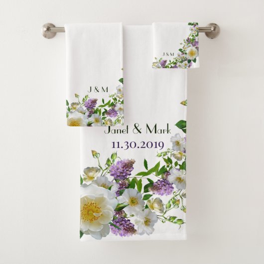 Gepersonaliseerde Elegant Greenery Floral Paars Bad Handdoek (Insitu)