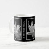 Gepersonaliseerde Elegant Hosta Bloem Zwart-wit Koffiemok (Voorkant links)