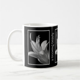 Gepersonaliseerde Elegant Hosta Bloem Zwart-wit Koffiemok