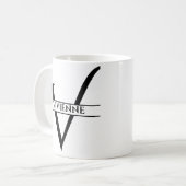 Gepersonaliseerde Elegant Initiaal Letter V Koffiemok (Voorkant links)