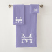 Gepersonaliseerde Elegant Paarse Monogram en Naam Bad Handdoek (Insitu)