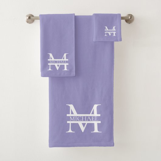 Gepersonaliseerde Elegant Paarse Monogram en Naam Bad Handdoek (Insitu)