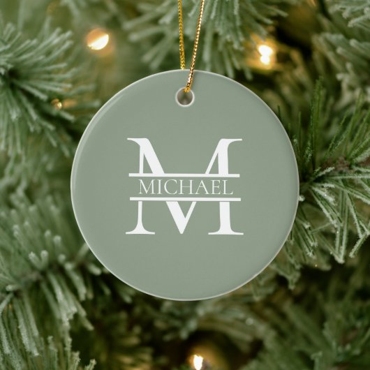 Gepersonaliseerde Elegant Sage Green Monogram & Na Keramisch Ornament (Boom)