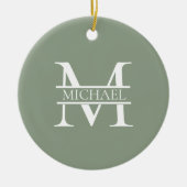 Gepersonaliseerde Elegant Sage Green Monogram & Na Keramisch Ornament (Voorkant)