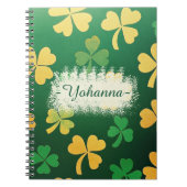 Gepersonaliseerde Elegante Donkergroene & Gouden K Notitieboek (Voorkant)