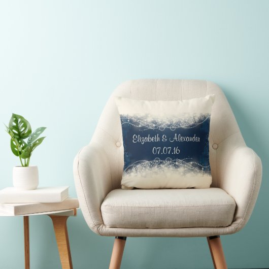 Gepersonaliseerde elegante kant en parels bruiloft kussen (Stoel)