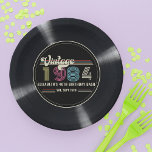 Gepersonaliseerde elke leeftijd  aangepaste foto V Papieren Bordje<br><div class="desc">Maak je klaar om de klok rond te rocken met onze gepersonaliseerde Any Age Custom Photo Birthday Paper-Borden, ontworpen om eruit te zien als klassieke vinylplaten! Of u nu een retro-thema bash gooit, een mijlpaal viert zoals een 70ste, 80ste of 90ste verjaardag, of een speciale leeftijd zoals 21ste, 30ste, 40ste,...</div>