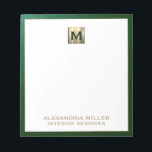 Gepersonaliseerde Emerald Green Gold-monogram Notitieblok<br><div class="desc">Blijf georganiseerd in stijl met dit gepersonaliseerde emerald green monogram notitieblok met een geborsteld metallisch gouden initiaal monogram. Perfect voor het samenvoegen van nota's, om lijsten, en ideeën te doen, is dit notitieblok zowel functioneel als modieus. Met papier van hoge kwaliteit en een stevige achterkant van het karton is het...</div>