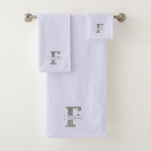 Gepersonaliseerde F Initiaal Silver Monogram Jouw  Bad Handdoek (Insitu)