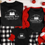 Gepersonaliseerde Familie Aangepaste Naam Overeenk T-shirt<br><div class="desc">Verhoog de vakantiestijl van uw familie met onze gepersonaliseerde Family Custom Name Matching Christmas T-Shirts in een rijk en elegant donker kleurenpalet. Deze prachtig op elkaar afgestemde shirten brengen een extra laag verfijning naar uw feestelijke feesten terwijl het belang van saamhorigheid tijdens het vakantieseizoen wordt benadrukt. Pas elk shirt aan...</div>