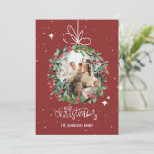 Gepersonaliseerde familie foto Garland rode kerst Feestdagenkaart (Staand voorkant)