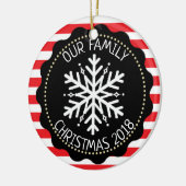 Gepersonaliseerde familie Foto: Red White Snowflak Keramisch Ornament (Links)