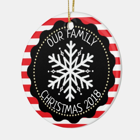 Gepersonaliseerde familie Foto: Red White Snowflak Keramisch Ornament (Links)