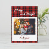 Gepersonaliseerde familie foto rood plaid feestdagenkaart (Staand voorkant)