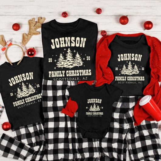 Gepersonaliseerde familie kerstboom matching Tri-Blend shirt