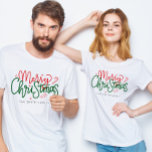 Gepersonaliseerde Familie Kerstmis Familienaam T-shirt<br><div class="desc">Deel de feestvreugde met dit feestelijke T-shirt van de kerstfamilie. Perfect om als kerstcadeau aan het hele gezin te geven! Perfect voor familievakanties of grote familiebijeenkomsten!</div>
