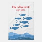 Gepersonaliseerde familie Moderne blauwe kustvis Theedoek (Verticaal)