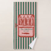 Gepersonaliseerde familie Retro Sardine Tin Stripe Badhanddoek (Badhanddoek)