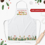 Gepersonaliseerde familie Vrolijk klein Kerstfeest Schort<br><div class="desc">Prachtig vakantie schort met de mogelijkheid om uw familienaam toe te voegen! Uniek ontwerp met ruimte voor jouw naam/familienaam geshowd door prachtige vakantiekoekjes die "Vrolijk kerstfeest" spellen. Vaardigheid om "weinig" van de uitdrukking "Vrolijk klein kerstfeest" te houden, te verwijderen of te veranderen. Beneden gebied met prachtige feestelijke rand met kerstbomen...</div>