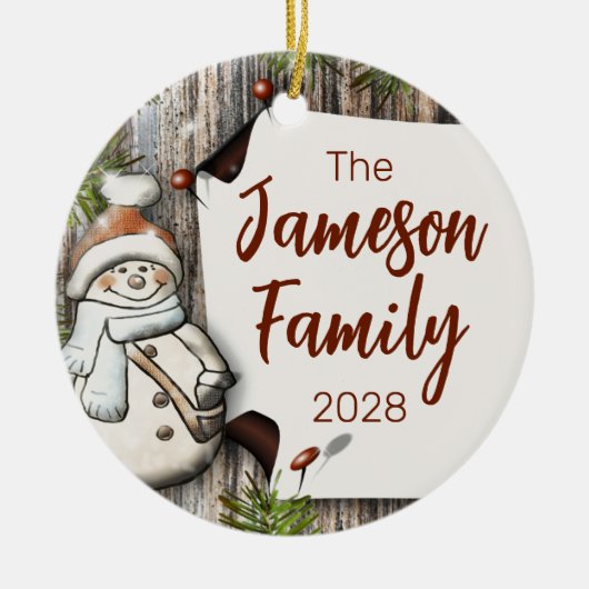 Gepersonaliseerde familienaam Christmas Snowman Keramisch Ornament (Voorkant)