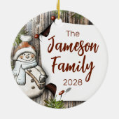Gepersonaliseerde familienaam Christmas Snowman Keramisch Ornament (Achterkant)