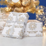 Gepersonaliseerde Fancy Merry Christmas Gold Silve Cadeaupapier<br><div class="desc">Het ontwerp is voorzien van de vakantiewens "Vrolijk kerstfeest" in goud en zilver lettertype, gepresenteerd in de meest elegante, artistieke kalligrafie in de vorm van een ster langs een aanpasbaar typografieveld, dat momenteel "Season's Greetings!" leest voor wens, naam, jaar of andere personalisatie. Voor speciale verzoeken of vragen kunt u contact...</div>