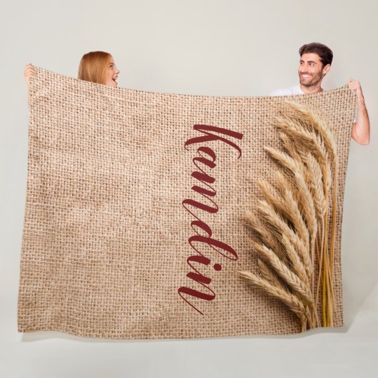 Gepersonaliseerde Fleece Gooi Tarwe op Burlap Sack (In situ)