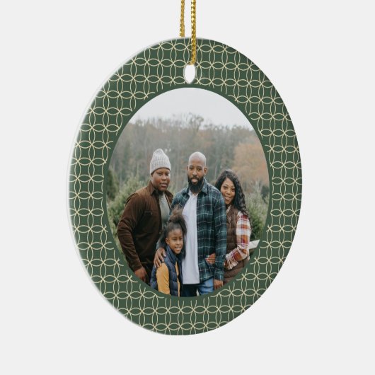 Gepersonaliseerde Forest Green Pattern Kerstfoto Keramisch Ornament (Rechts)