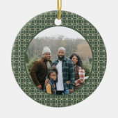 Gepersonaliseerde Forest Green Pattern Kerstfoto Keramisch Ornament (Voorkant)