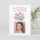 Gepersonaliseerde foto 7e verjaardag ballonnen kaart (Staand voorkant)