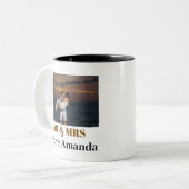 Gepersonaliseerde foto Eenvoudig Modern Stijlvol M Tweekleurige Koffiemok (Voorkant links)