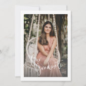 Gepersonaliseerde foto Elegant Stijlvol Afstuderen Aankondiging (Voorkant)