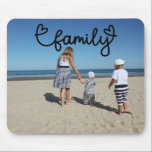 Gepersonaliseerde foto en familietekst met harten muismat<br><div class="desc">Maak een gepersonaliseerde fotoherinnering mousepad van Ricaso - voeg je eigen foto's toe aan dit geweldige FAMILY typografie ontwerp met een hartdetail muismat - foto-souvenirs zijn geweldig voor jezelf of om te geven aan familie en vrienden</div>
