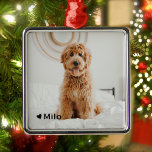 Gepersonaliseerde foto en naam Pet Metalen Ornament<br><div class="desc">Houd uw harige vriend te allen tijde dicht bij u tijdens deze vakantie met dit unieke ornament. Dit kerstfoto lijst ornament bevat je favoriete foto van je dierbare, samen met hun naam en een klein hartje in de hoek. Het is de perfecte manier om je liefde voor je harige vriend...</div>